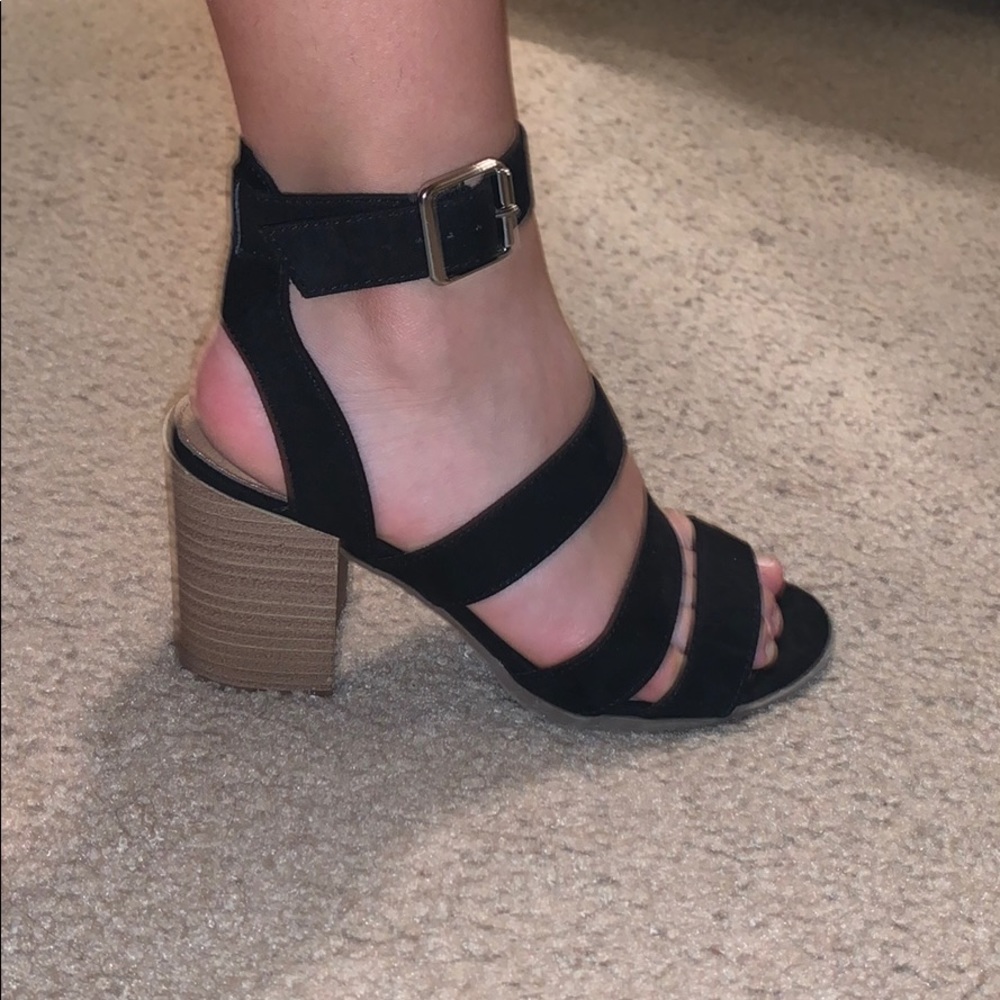 Brash Black block heel black strapped 3inch shoes! - Picture 2 of 5